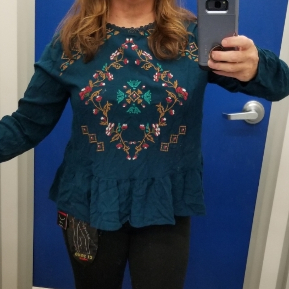 Embroidered top - Picture 6 of 7